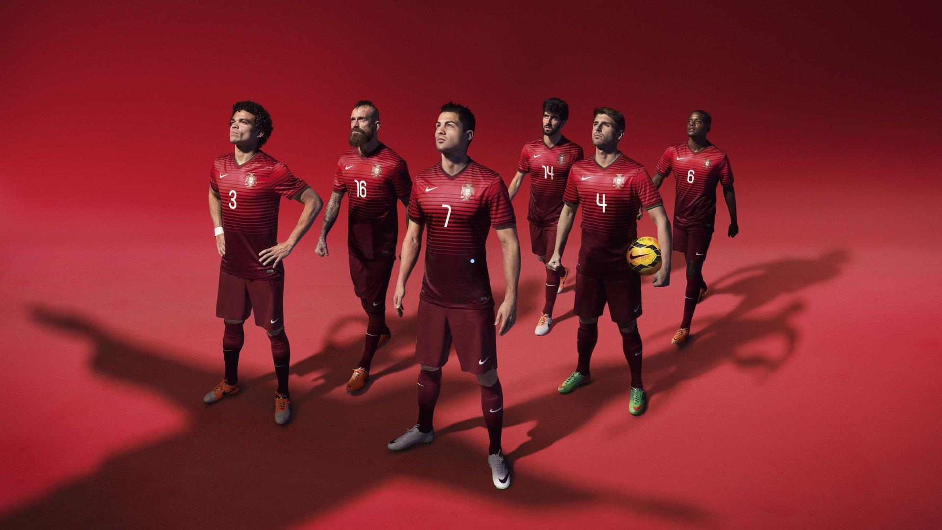 桑坦德竞技打破常规！国王杯赛前向巴萨列队致敬，体育精神超越竞争