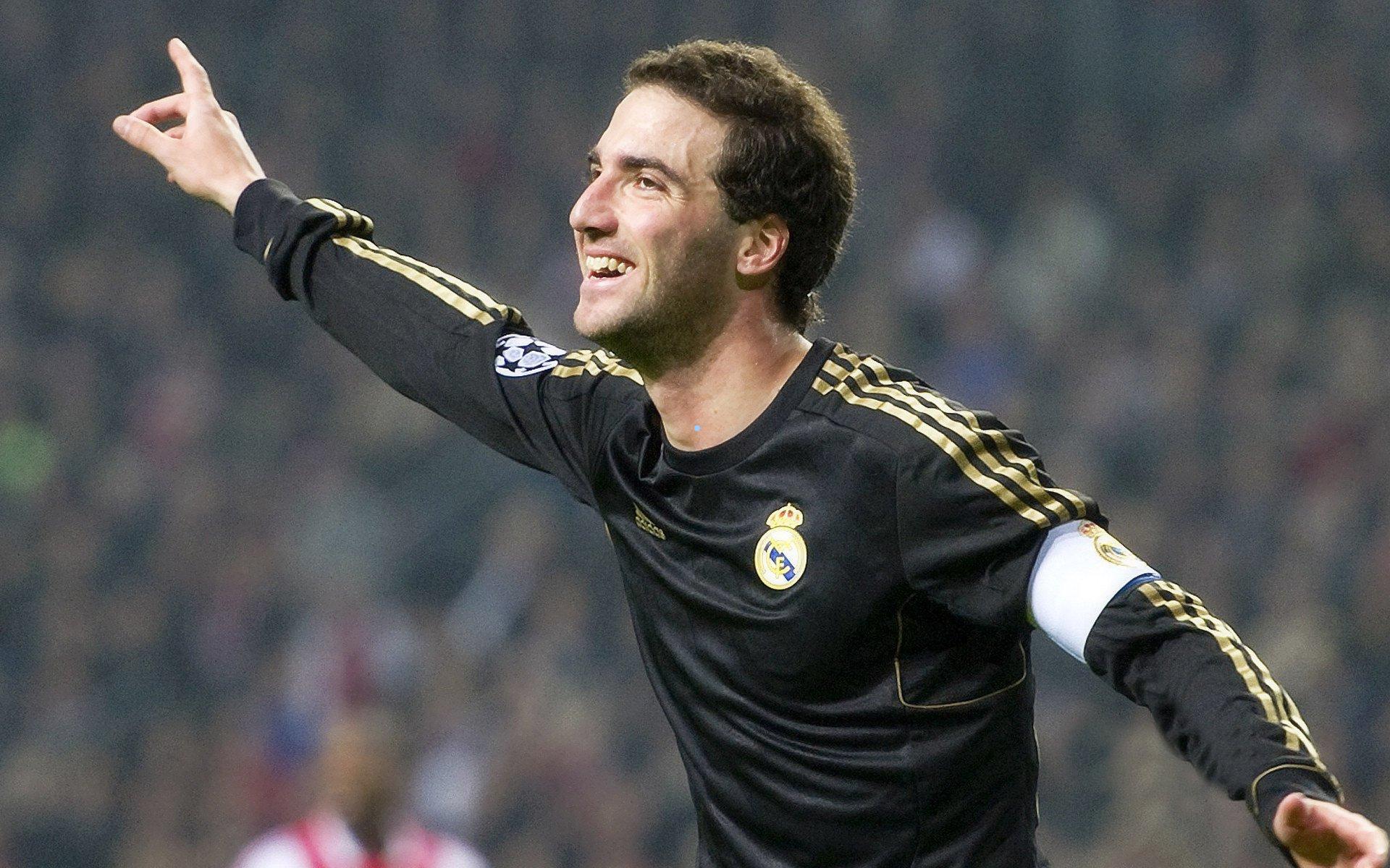 意甲法甲焦点对决串关解析，卡利亚里硬撼AC米兰，图卢兹迎战朗斯