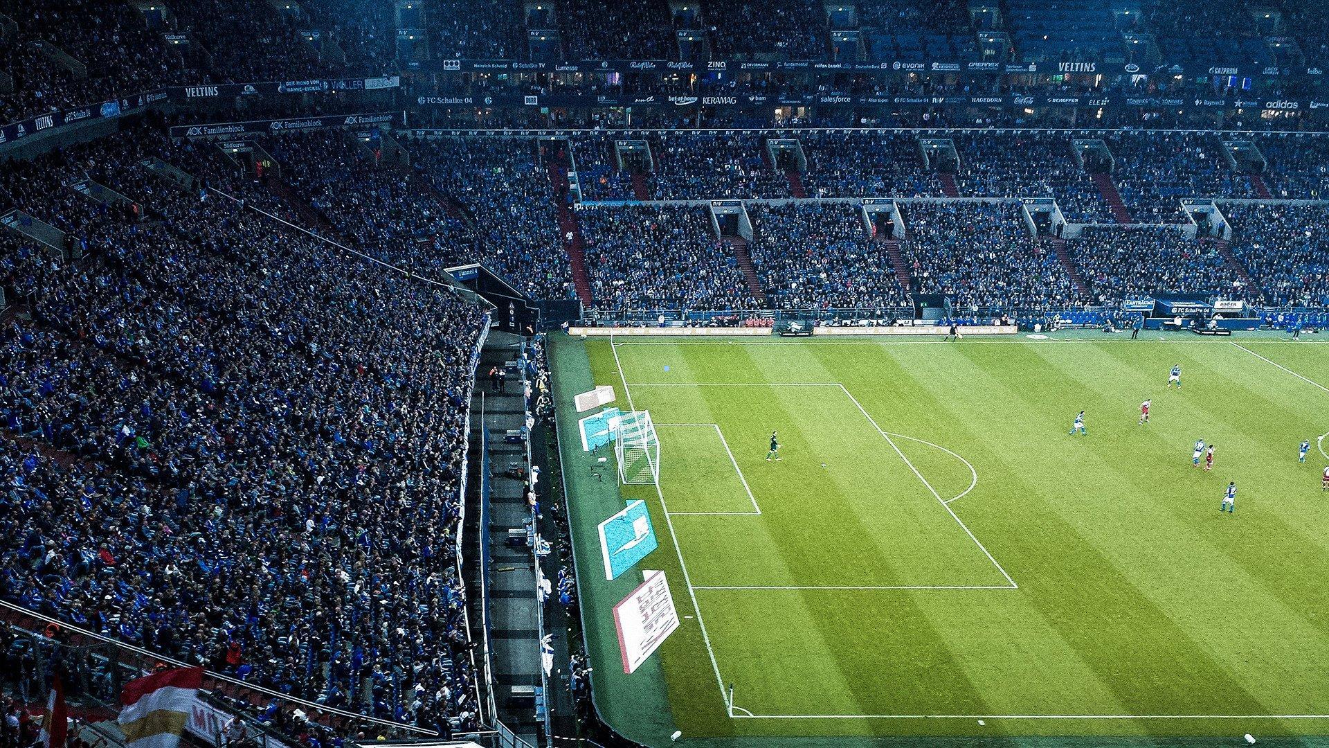 迪乌夫禁区内右脚劲射憾失良机，关键战役平局收场