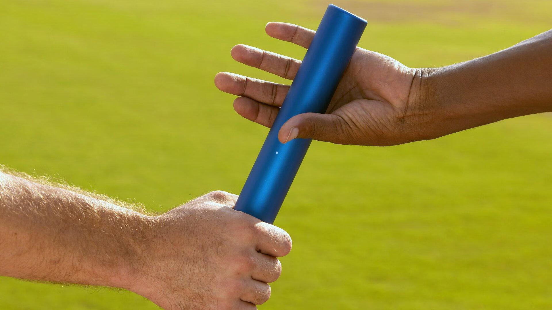 绿茵场上的意外插曲，木塔力甫射门误伤泰国球员，体育安全再引关注